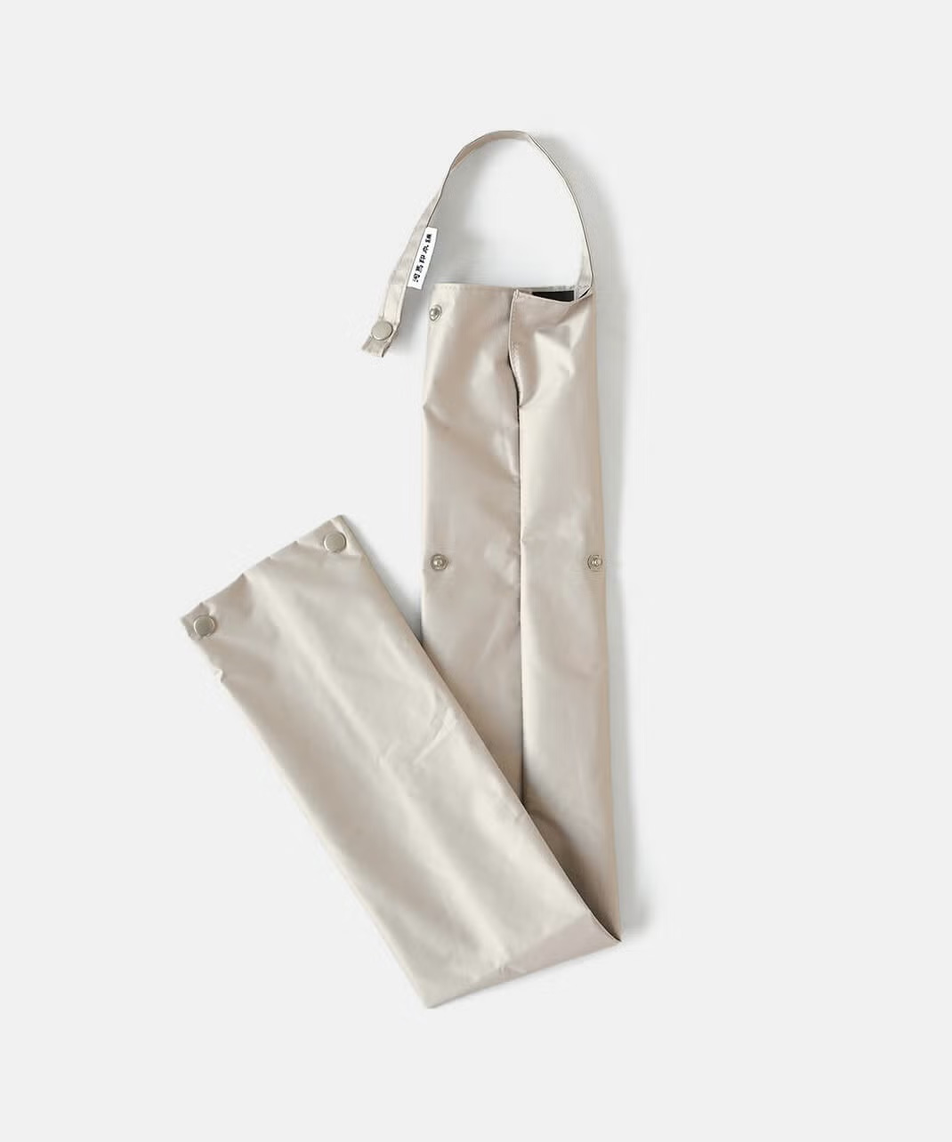 付属の収納用の袋も、傘の長さに合わせた収納が可能