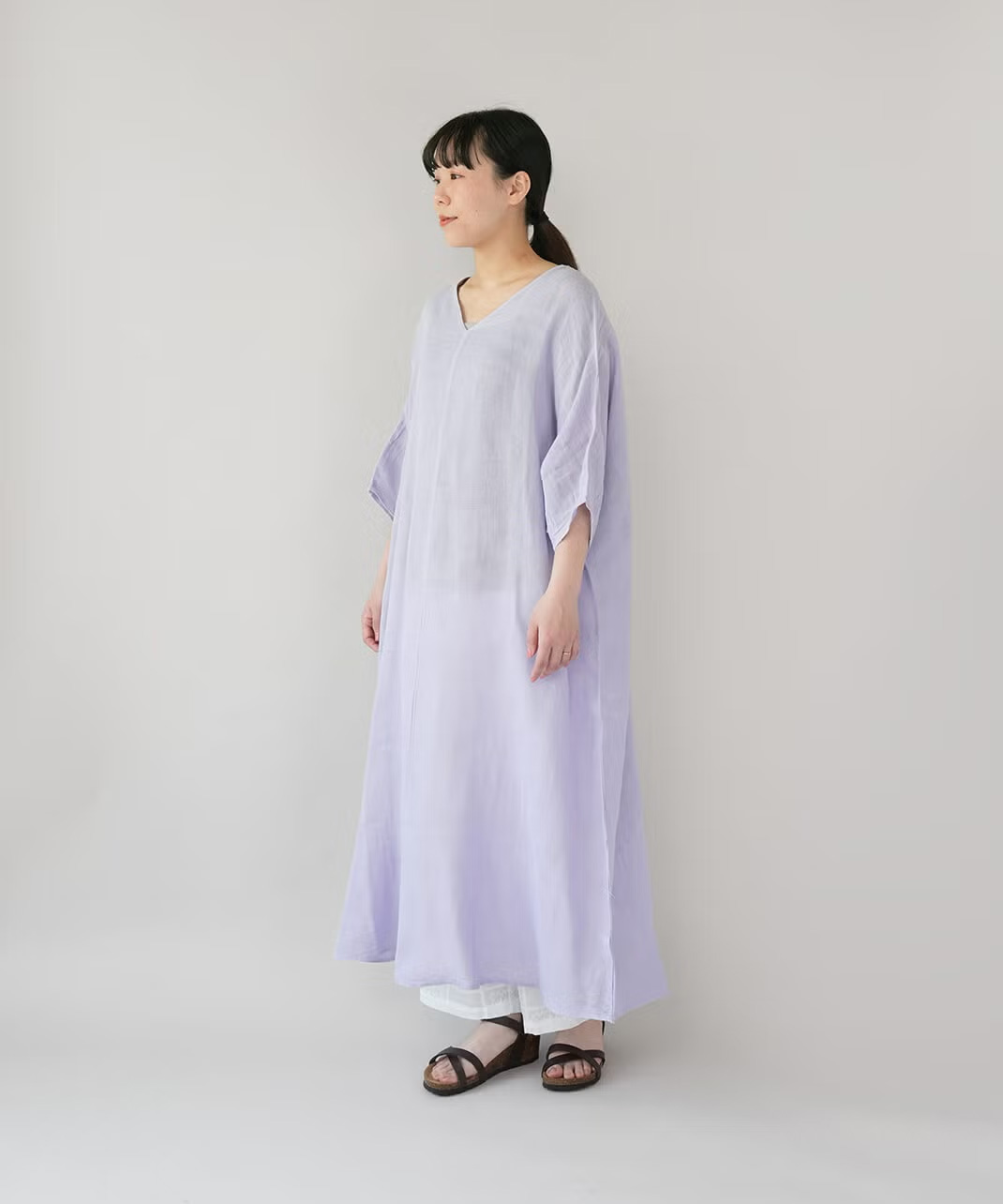 色によっては透け感があり、重ね着スタイルもおすすめ