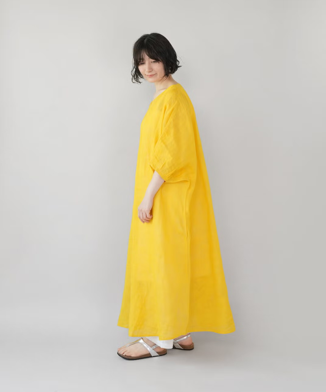 プルオーバータイプでワイドサイズ。