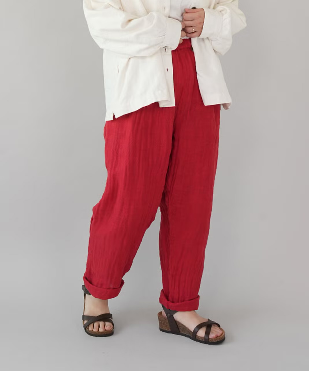 ウエストはゴム仕様。