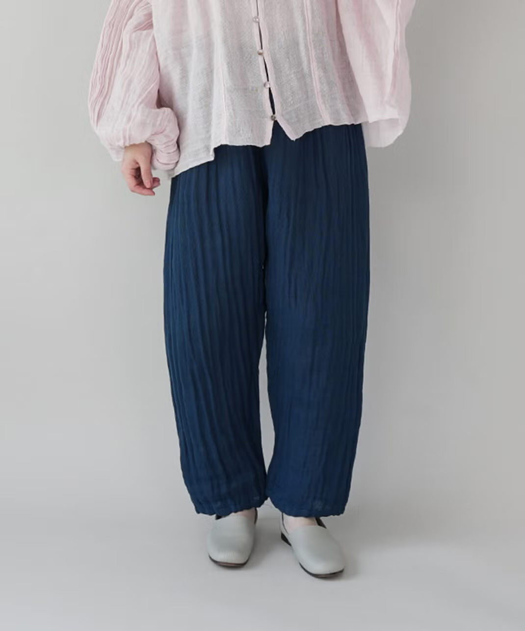 腰まわりにゆとりのある1着