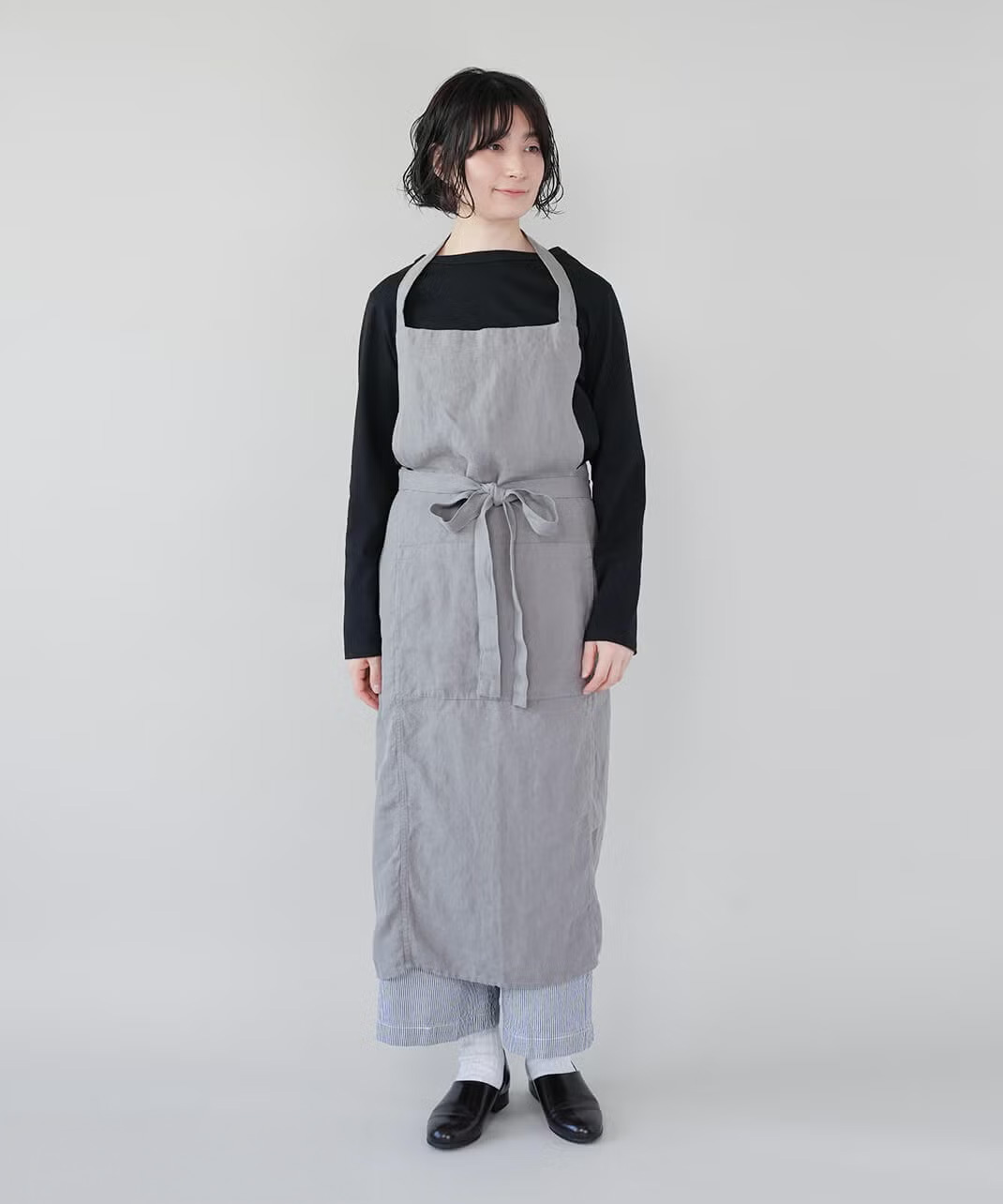 性別やシーンを問わず使えるデザインのエプロン