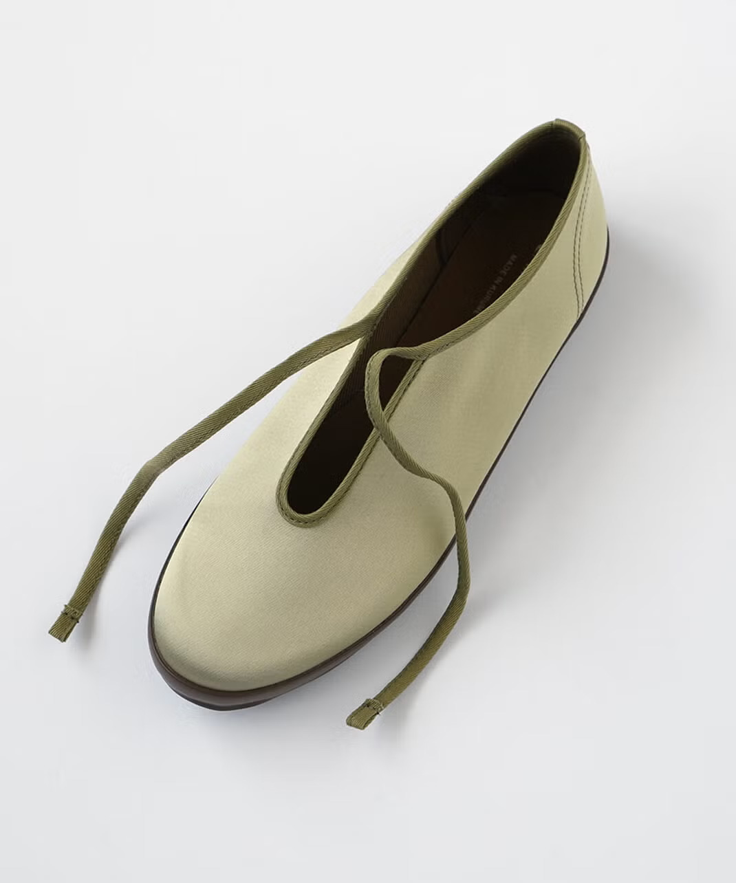 履口のパイピングを靴紐に