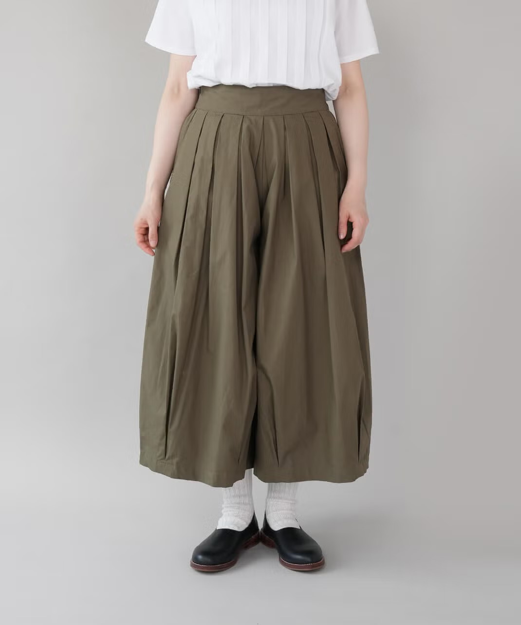 腰まわりにゆとりのある1着