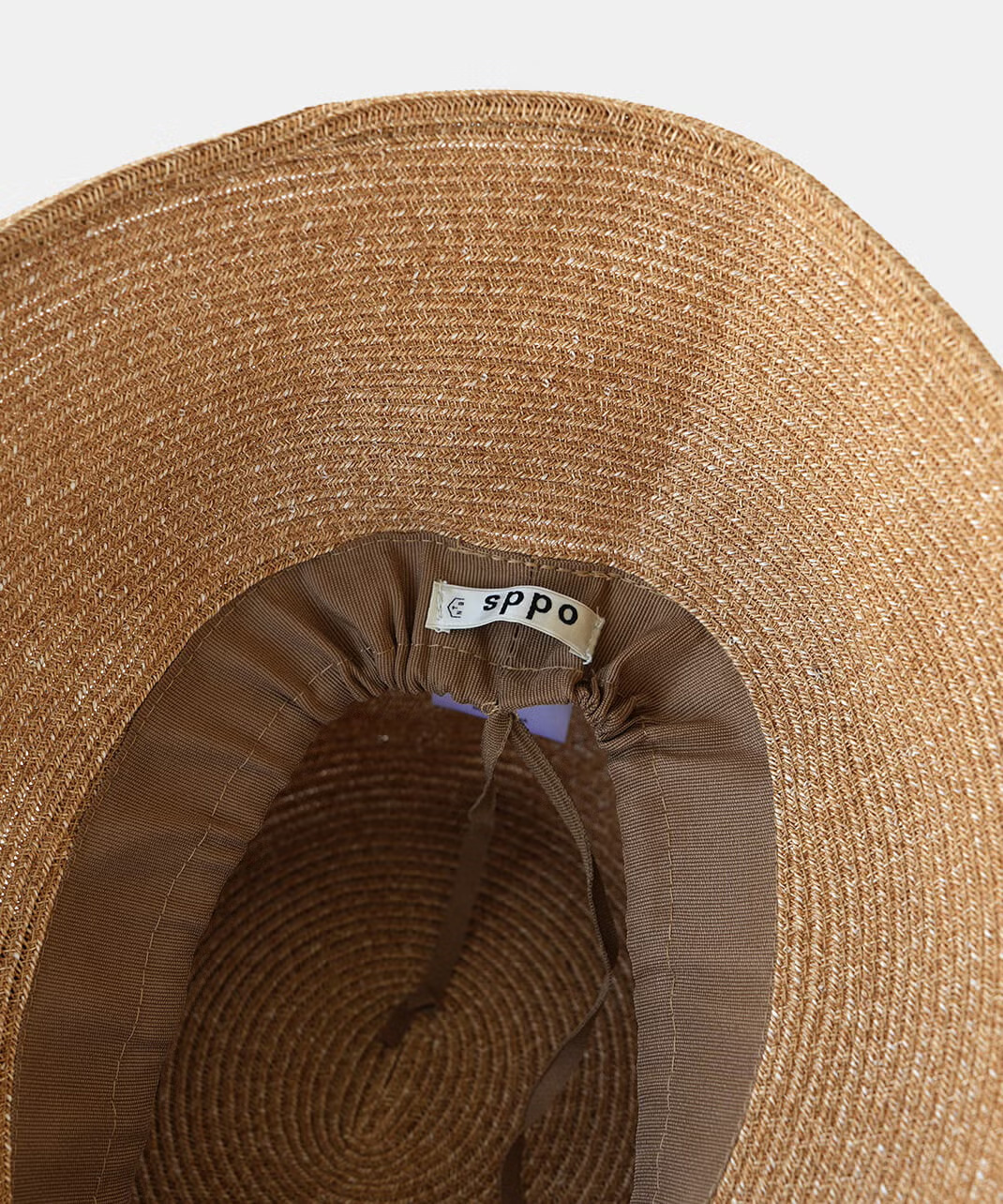 内側の共紐でサイズが調節できる。