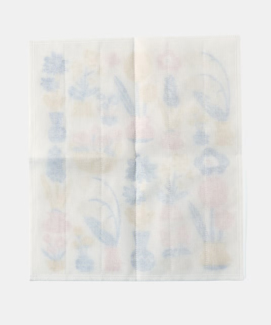 やさしい涼感で、冷たすぎず爽やかな肌触り。