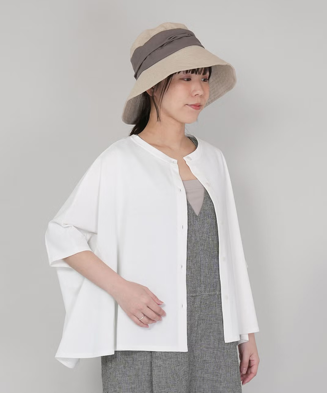 半端袖は、年齢の出やすい肘が隠れる