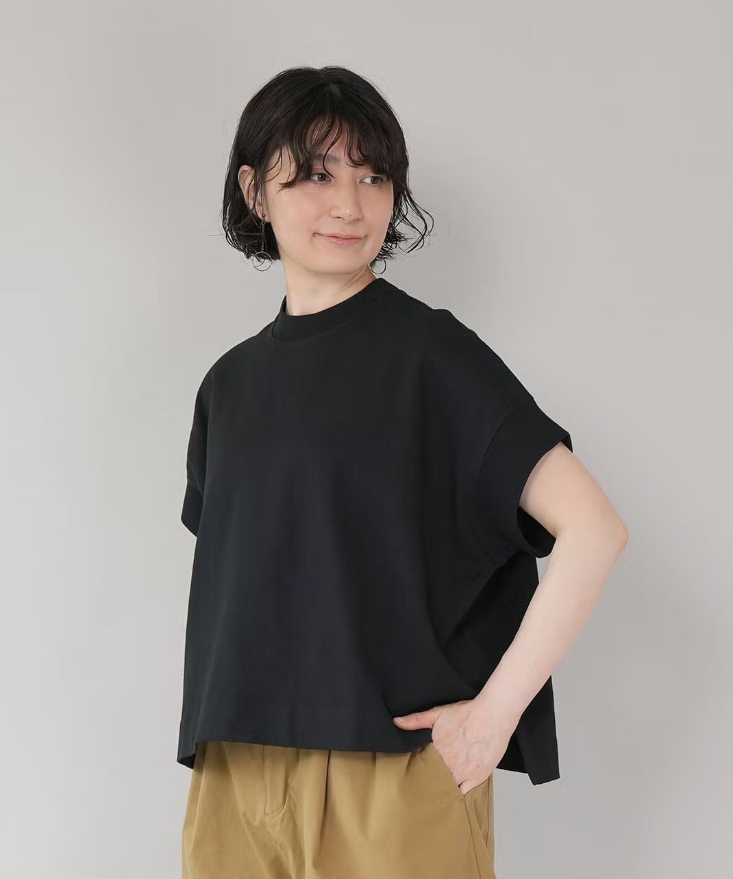 フレンチ袖で腕がすっきり見える