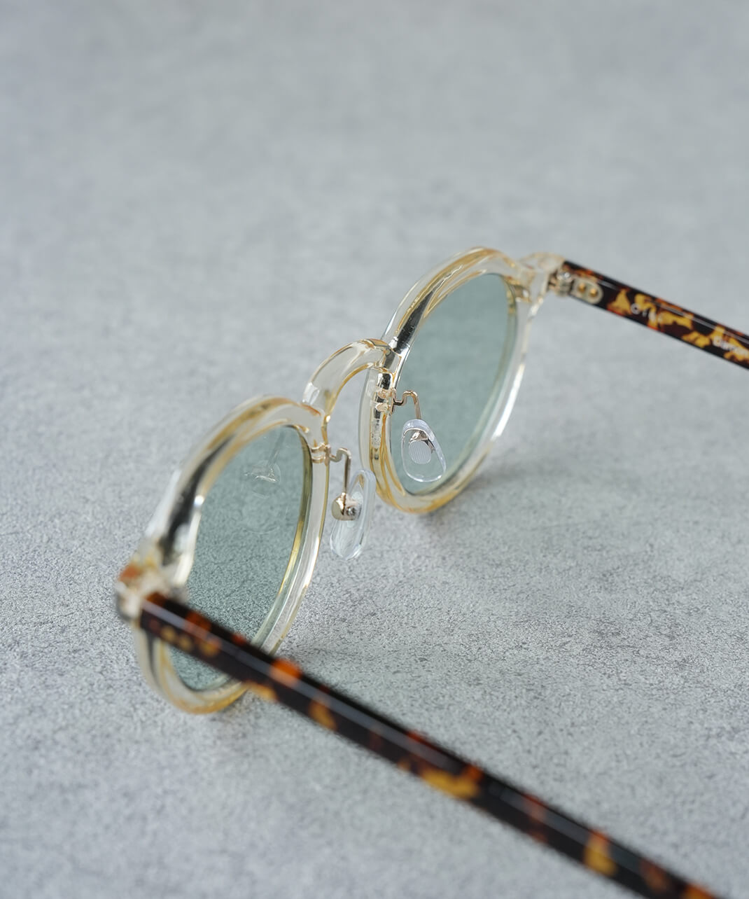 ciqi独自のカラーリング、軽さや鼻パッド