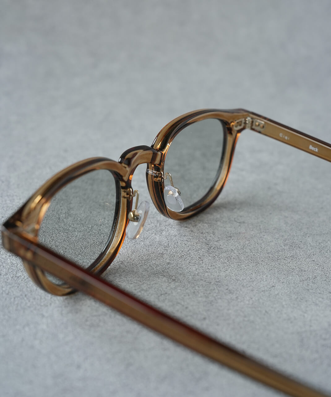 ciqi独自のカラーリング、軽さや鼻パッド