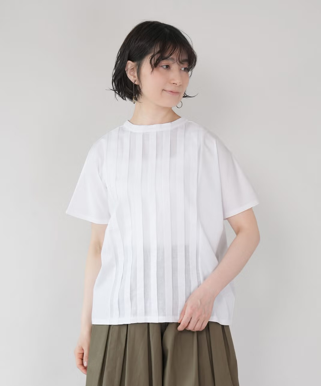 mumokuteki×LILASIC<br />
【WEB限定】ブラウスみたいな<br />
タック切替えカットソー