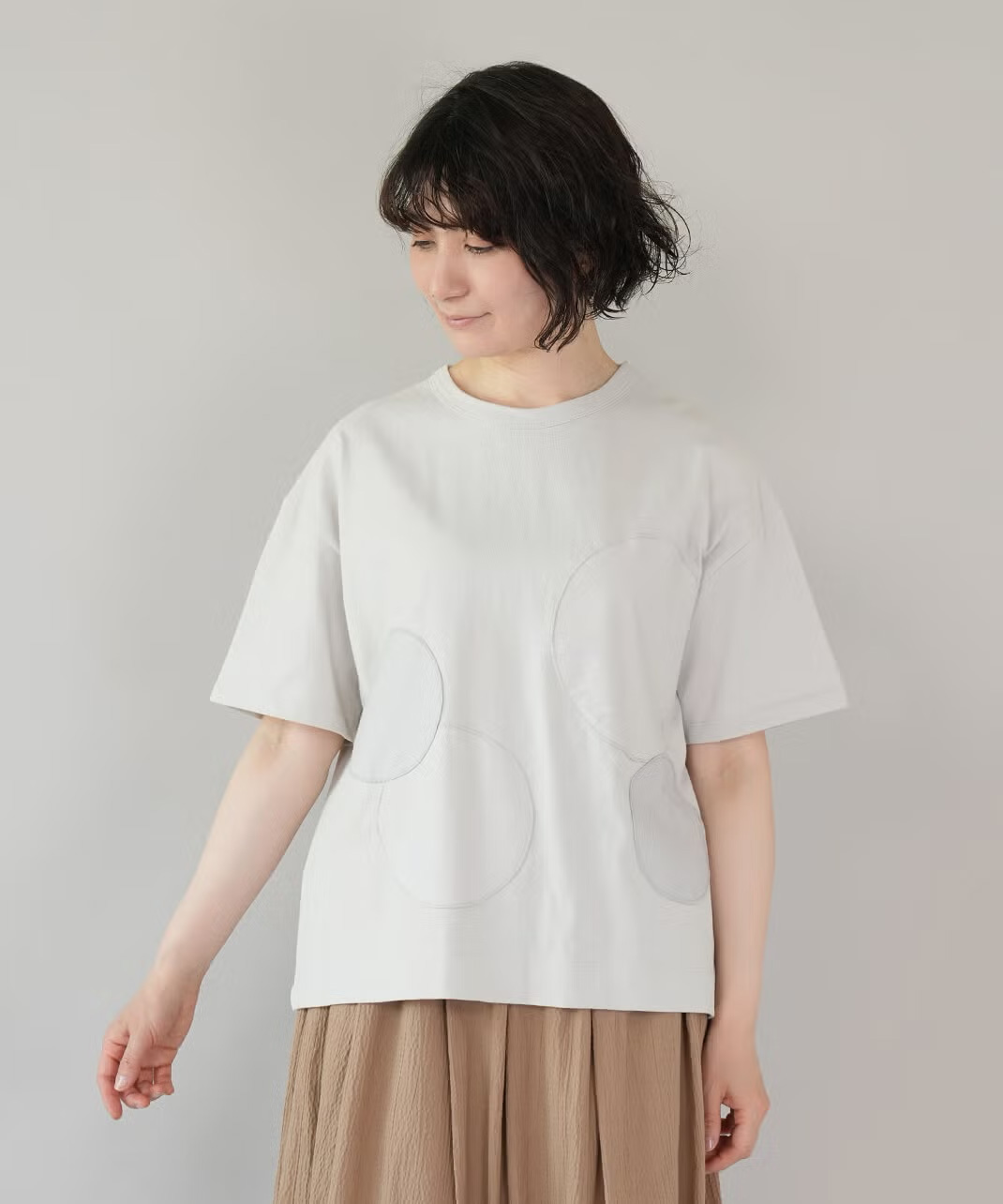 ナチュラルに着られる大きなドットTシャツ