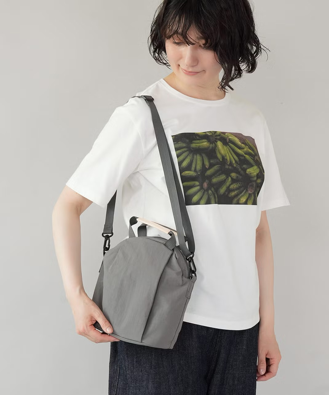 軽量ナイロンの2WAYミニショルダーバッグ