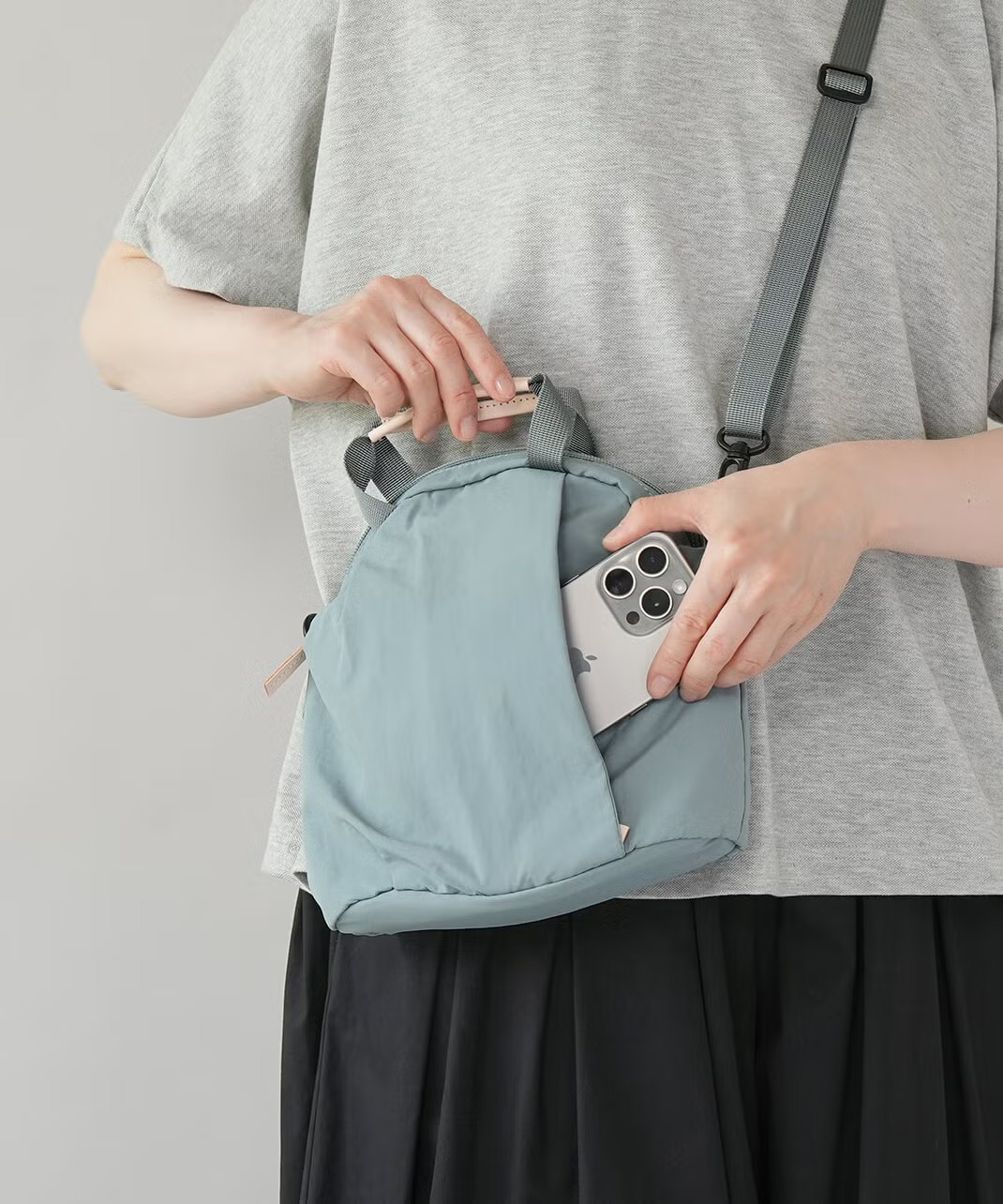 前面のファスナー付きポケット