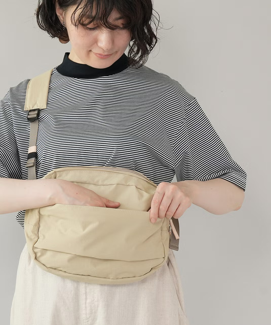 軽量ナイロンのショルダーバッグ