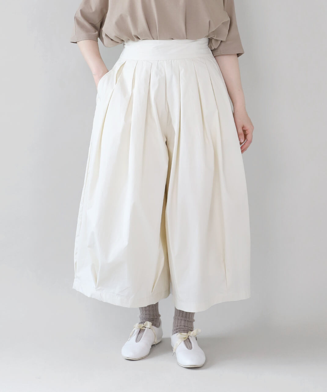 腰まわりにゆとりのある1着