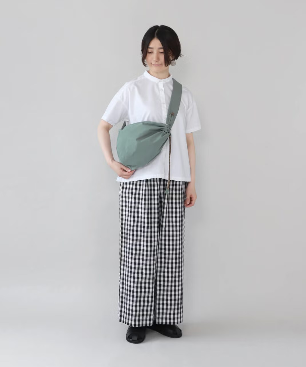 mumokutekiコーディネートのアクセントに。