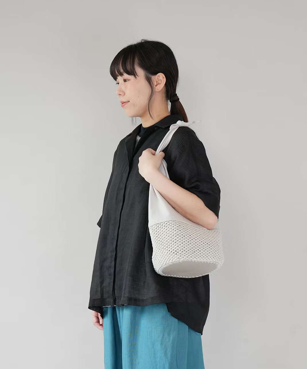 長めにむす肩掛けにもできる。
