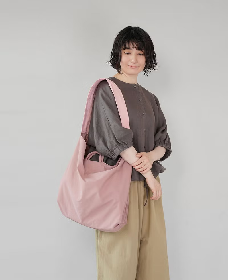 破れても裂け目が広がりにくいリップストップナイロン生地。