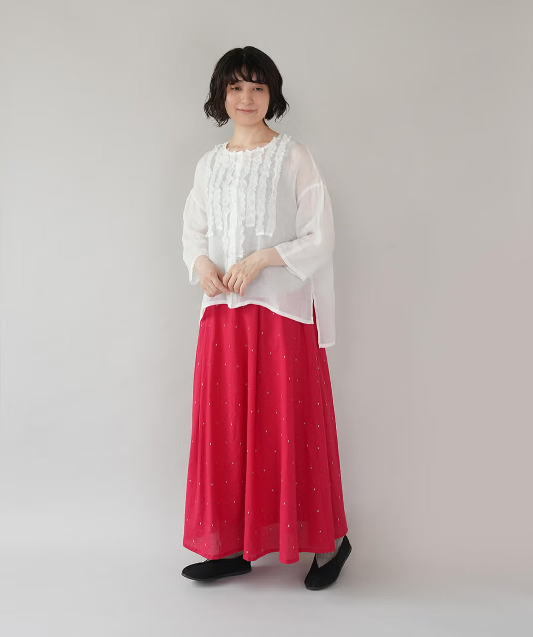 二の腕や肘まわりをさりげなくカバー