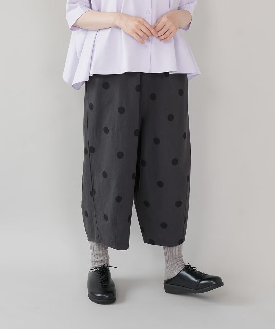mumokuteki コットンリネンのコクーンサルエルパンツ ストライプ ドット