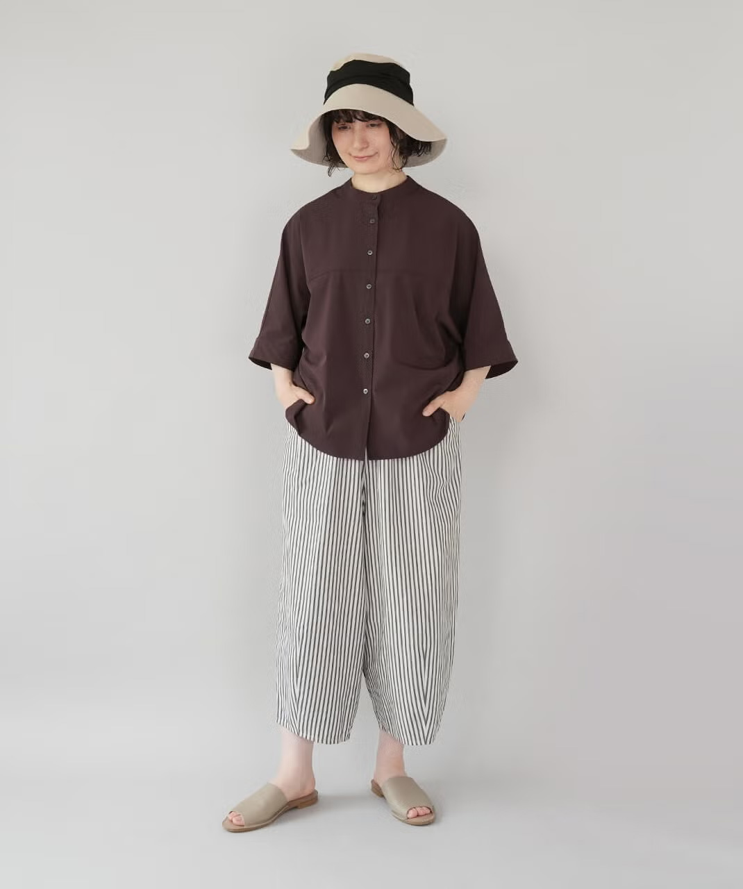リラックスしてはけるウエストゴム仕様のサルエルパンツ