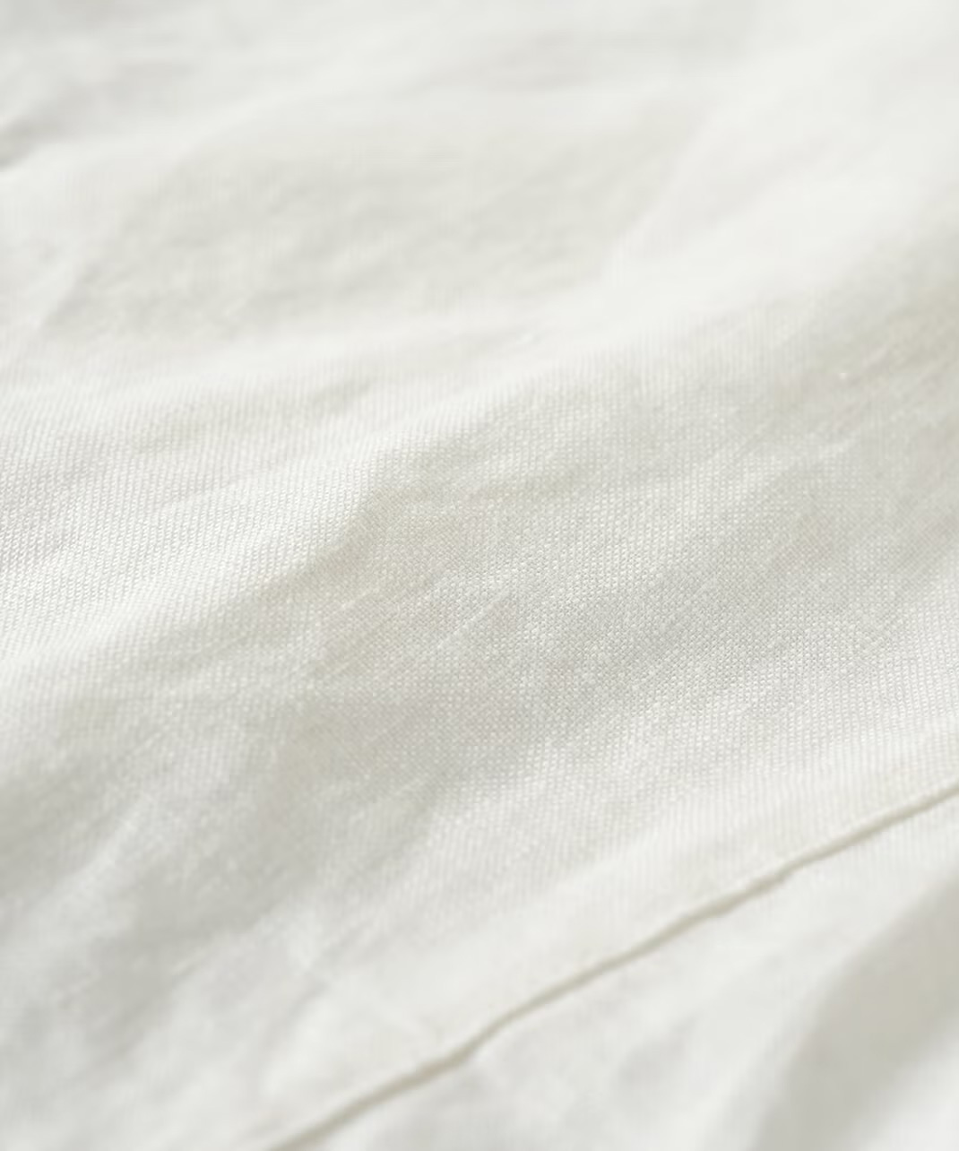 ほどよいハリと自然な風合いのあるリネン100％生地