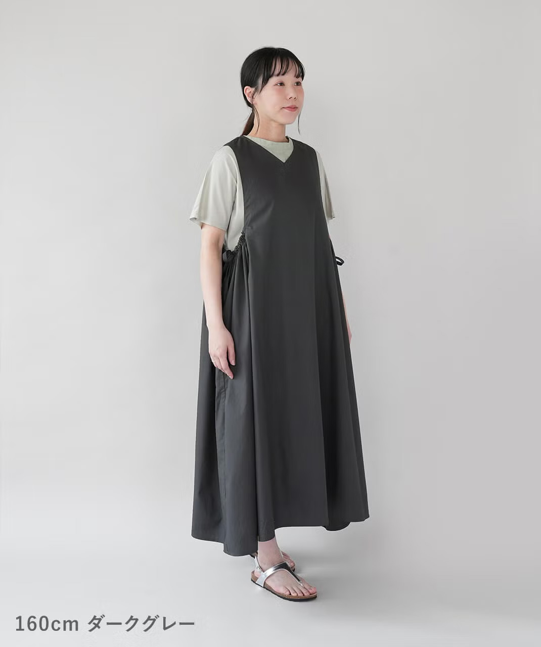 ダークグレー