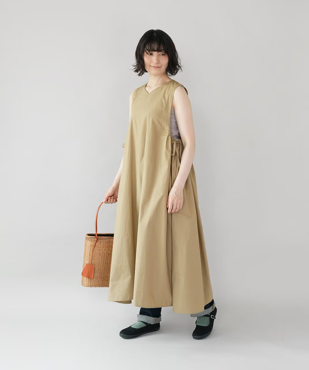パンツとの重ね着のコーディネートもおすすめ