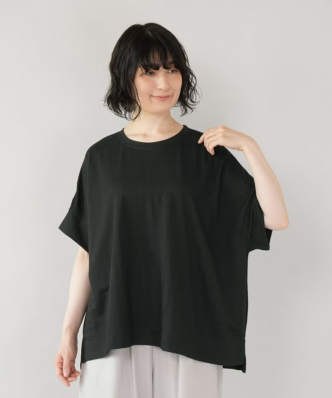 接触冷感とUVカット機能を備えたボックスTシャツ