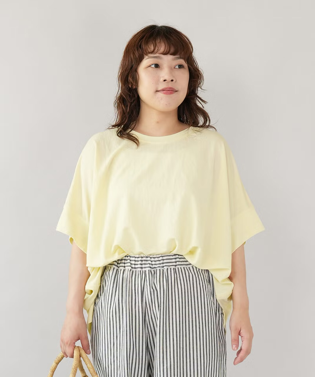 屋外へのおでかけにも活躍する接触冷感UVカットTシャツ