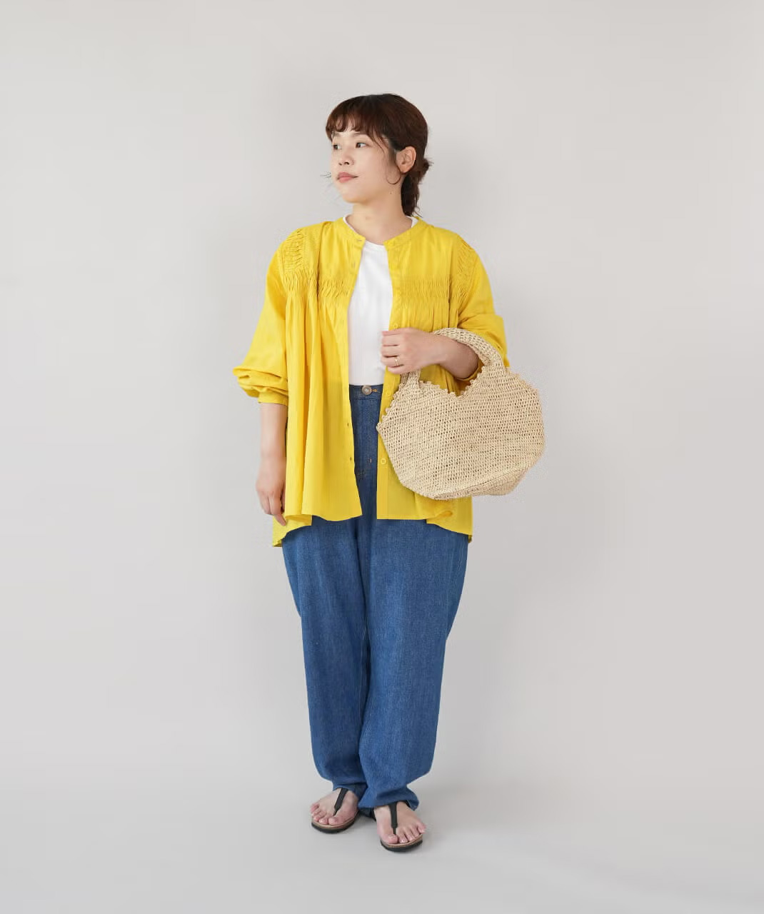 ラフィアクロッシェバッグの持ち方