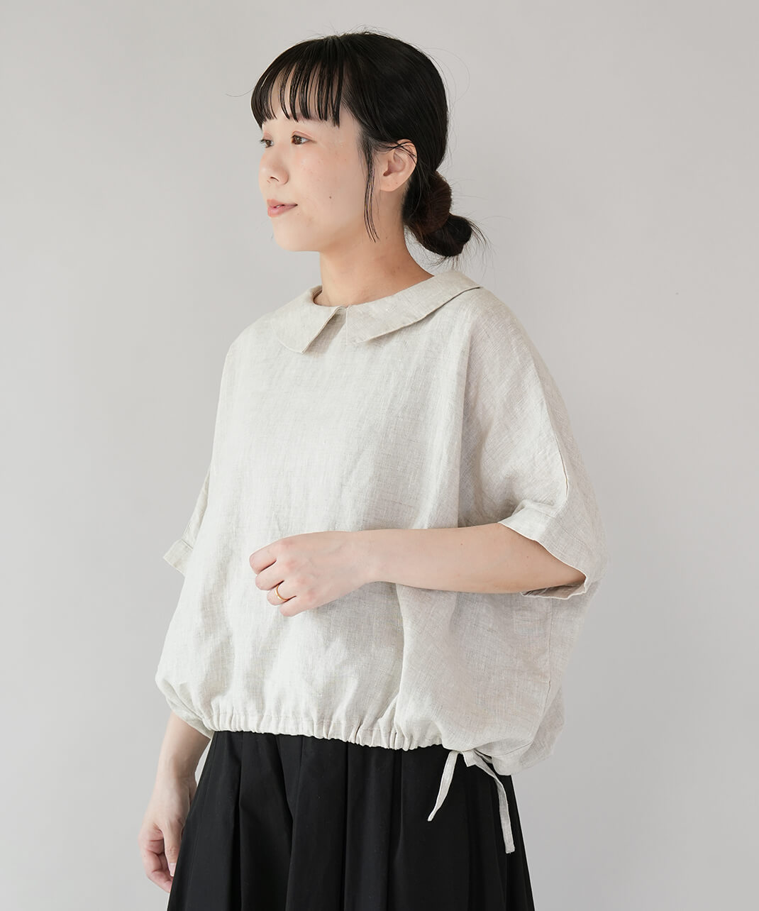 大きな襟のリネンプルオーバー キナリ