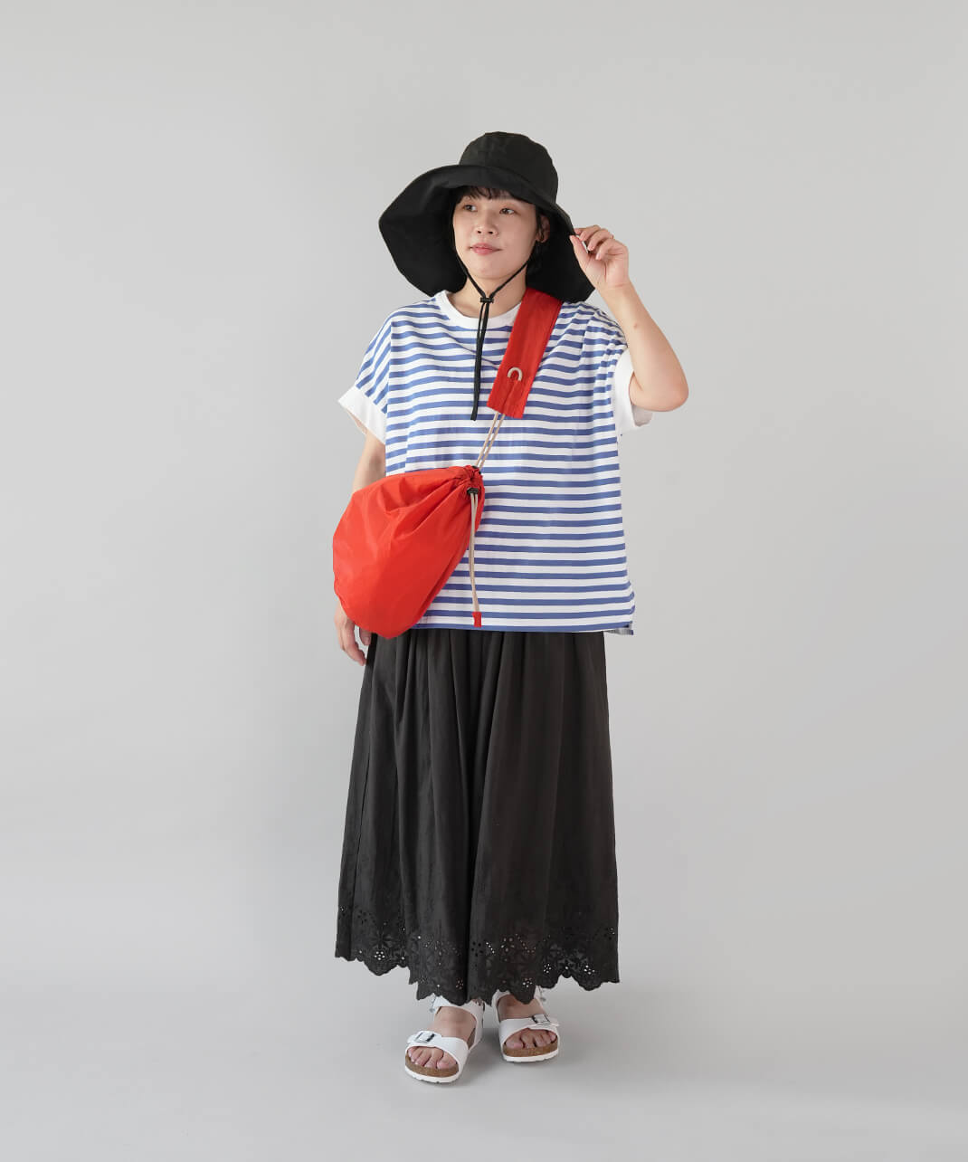 首元までしっかりカバー3WAYつば広ハット ブラックコーデ