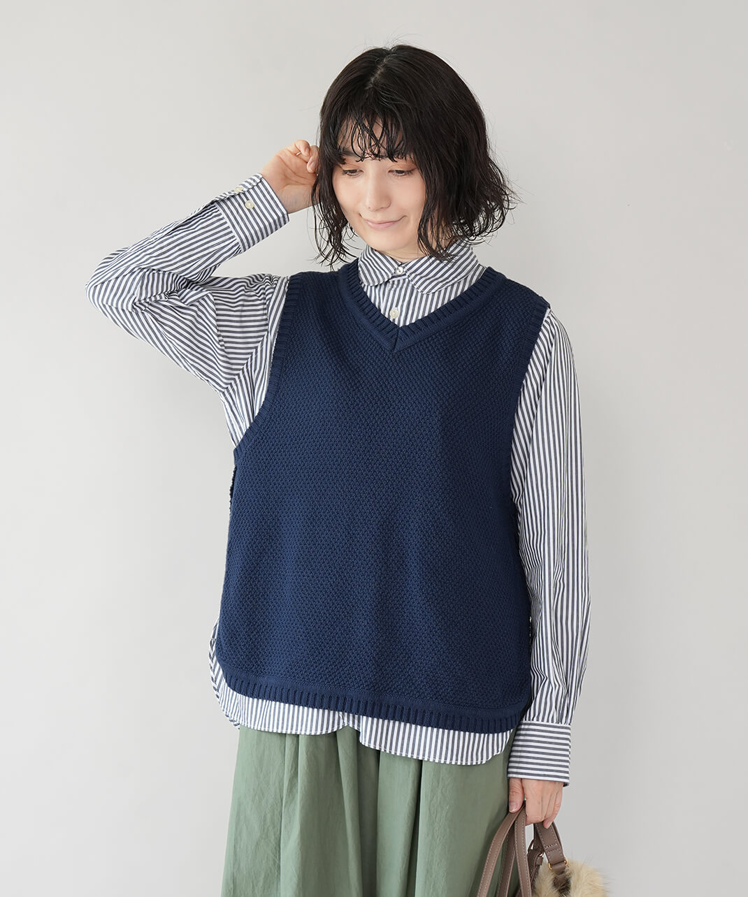 みんなの定番鹿の子編みの2WAYベスト　ネイビー　着画