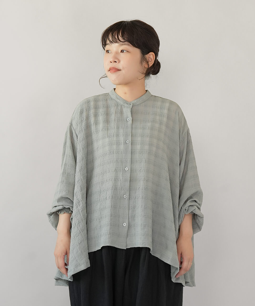 シアーチェックのフレアブラウス グリーン　着画