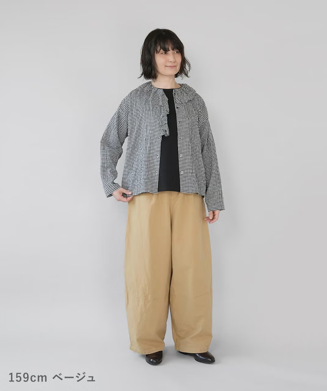 ベージュ