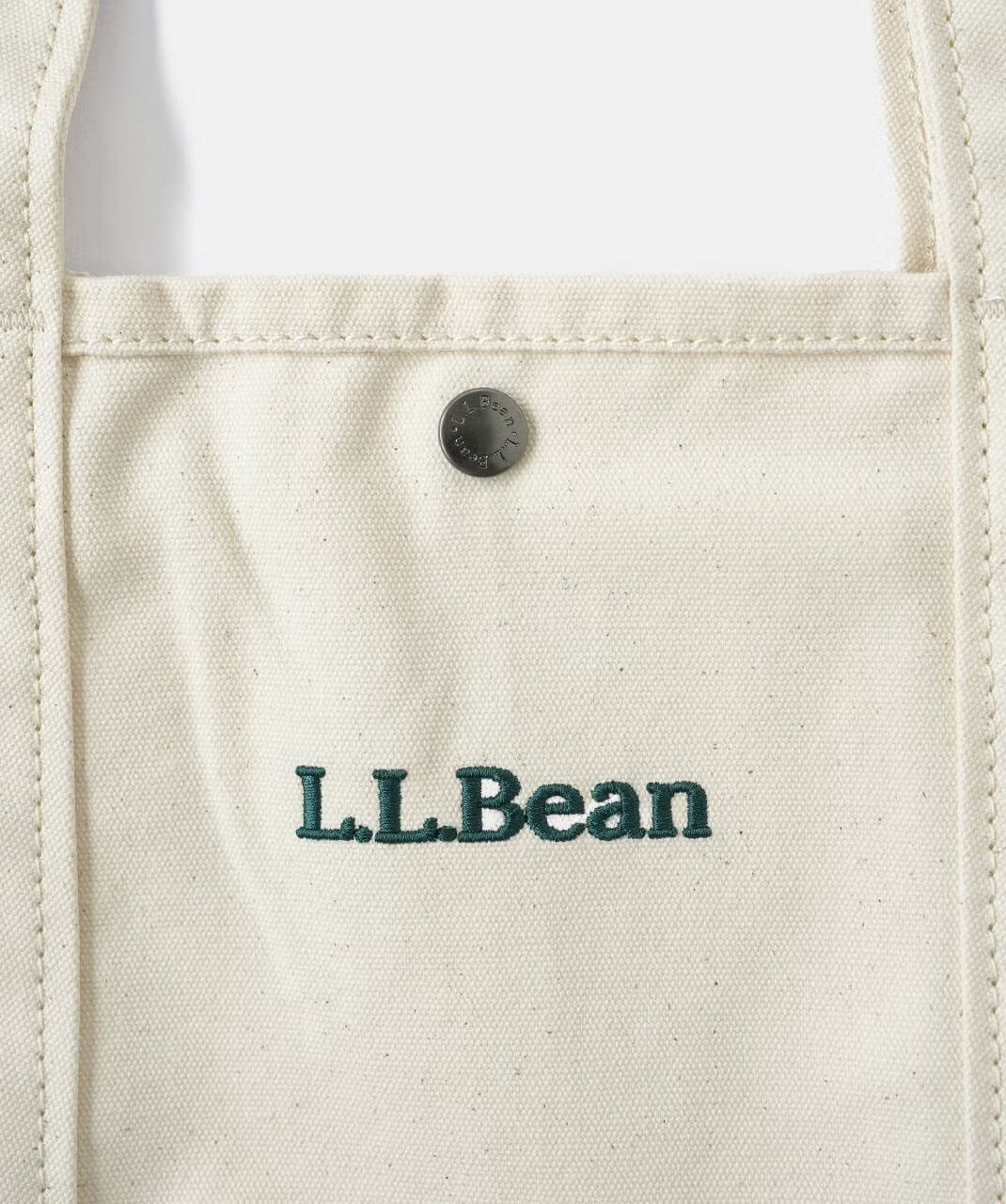 コットンキャンバス生地とL.L.Beanのロゴ