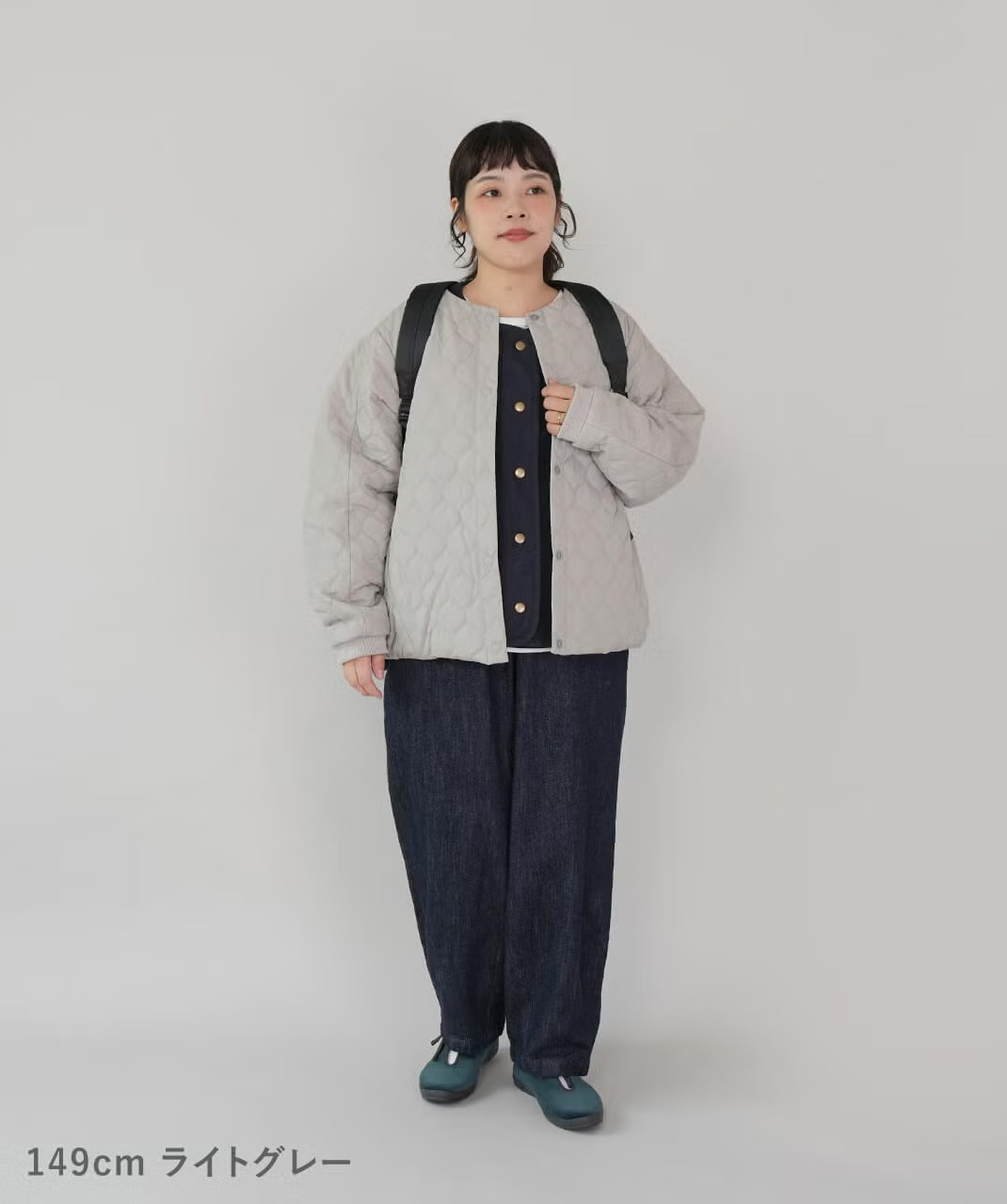 ライトグレー