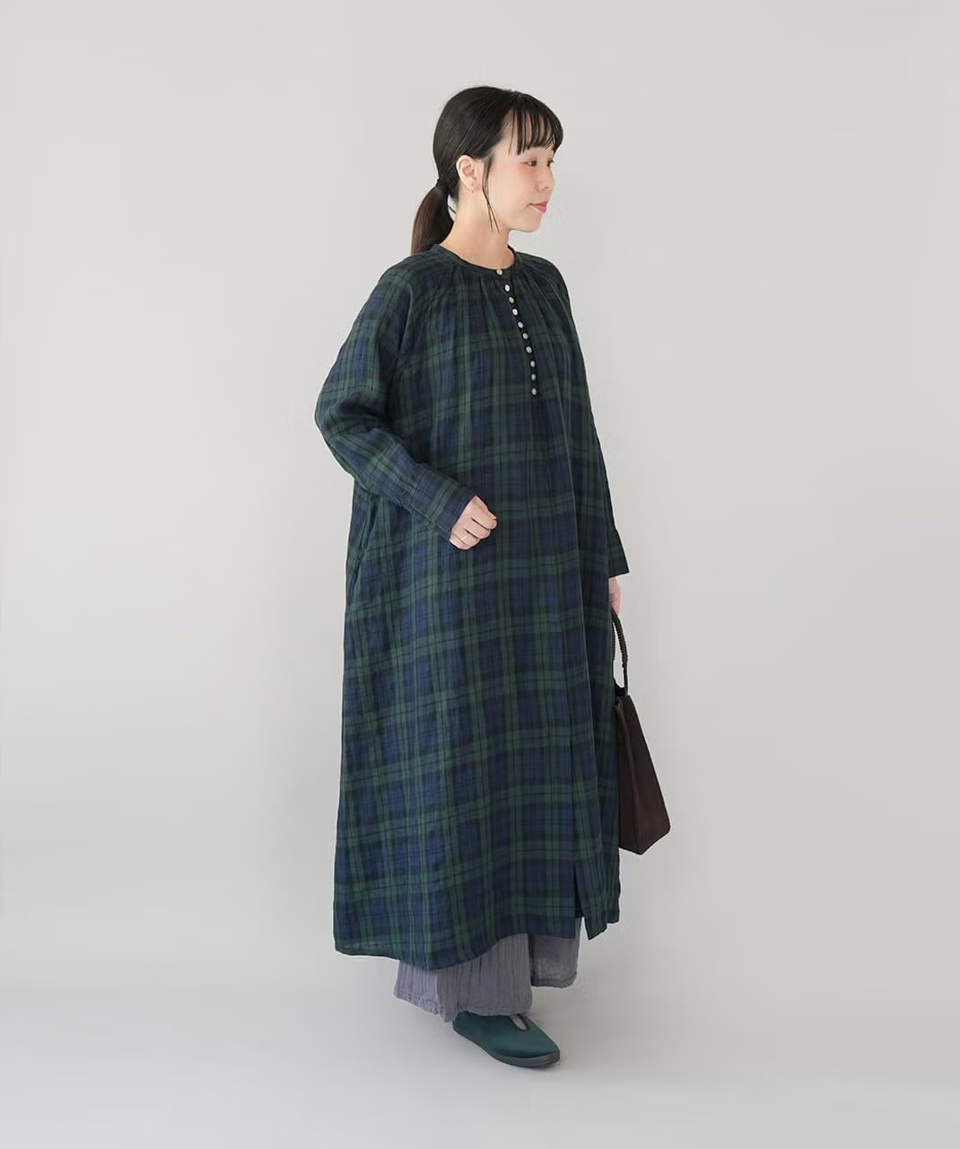 フロントボタンと比翼仕立て