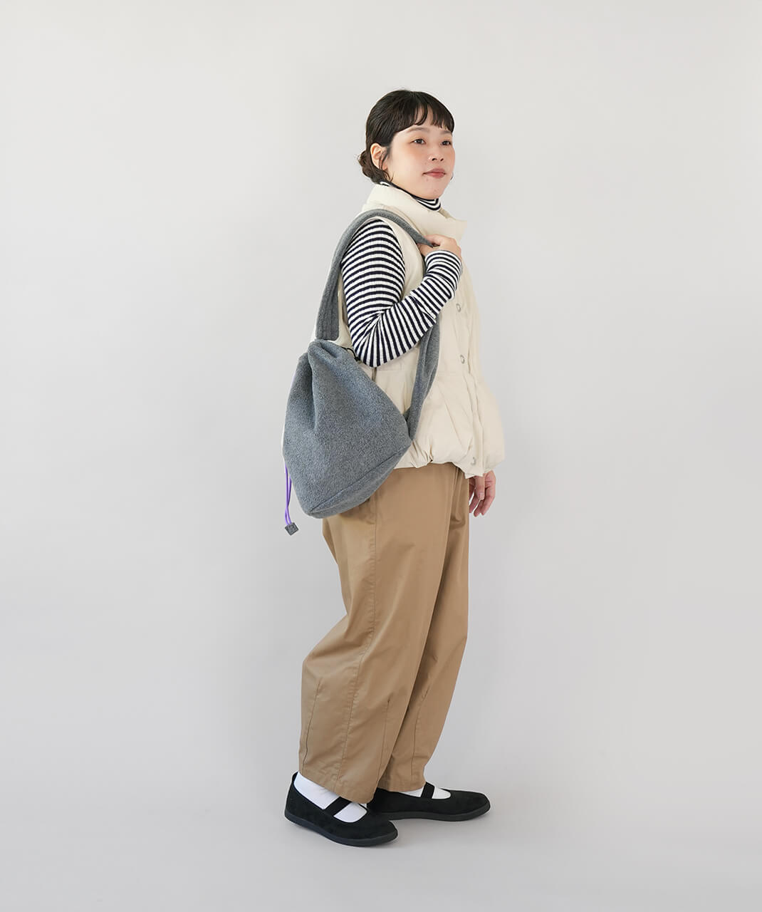mumokutekiふんわり軽やかなフリースボンサック　グレー　コーデ
