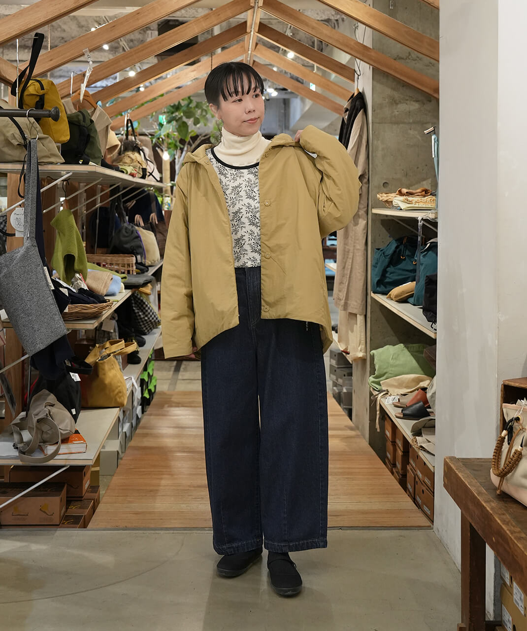mumokuteki ちくちくしないタートルネックカットソー アイボリー　コーデ