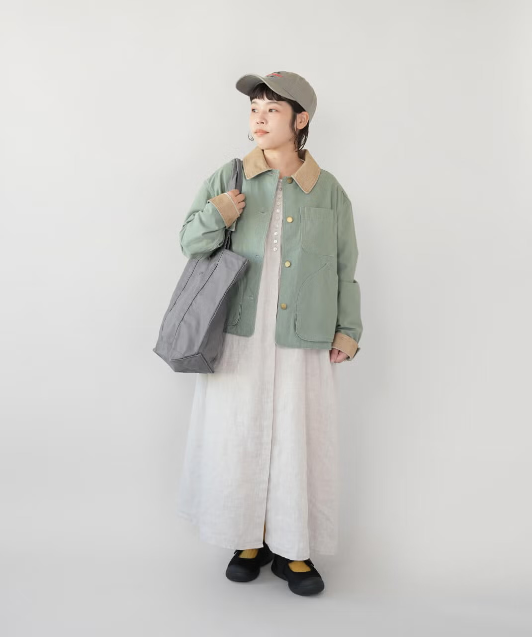 アウターとして長い季節楽しめるジャケット