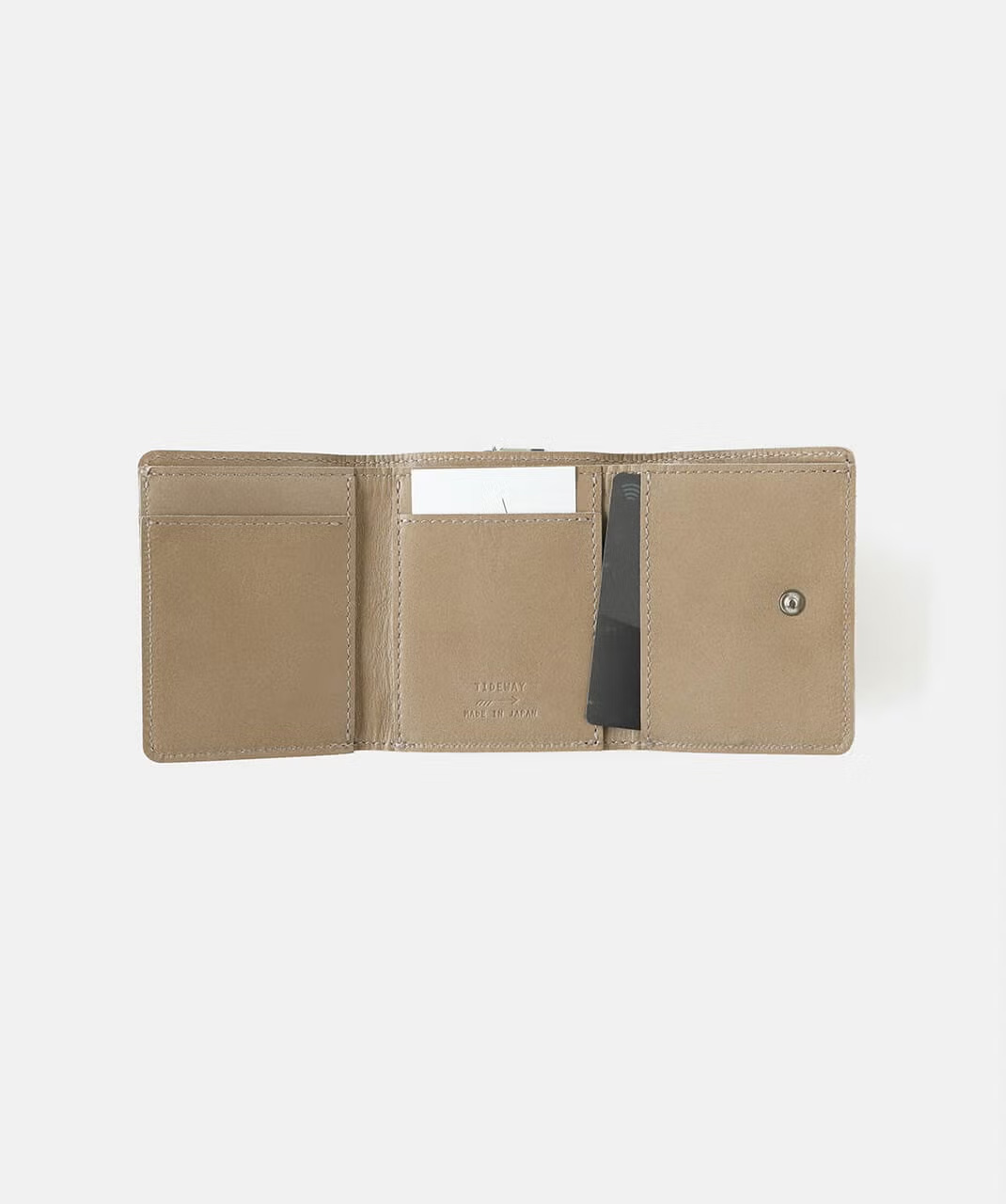 内側に備えた5つのカードポケット