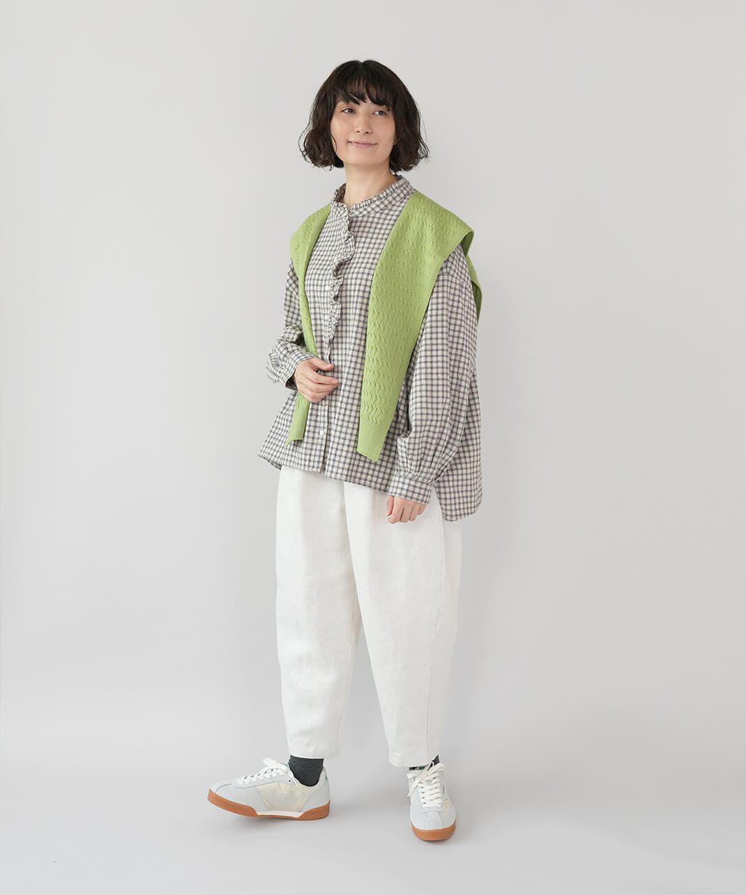 mumokutekiケーブルニット風の肩掛けストール　ライトグリーン　コーデ