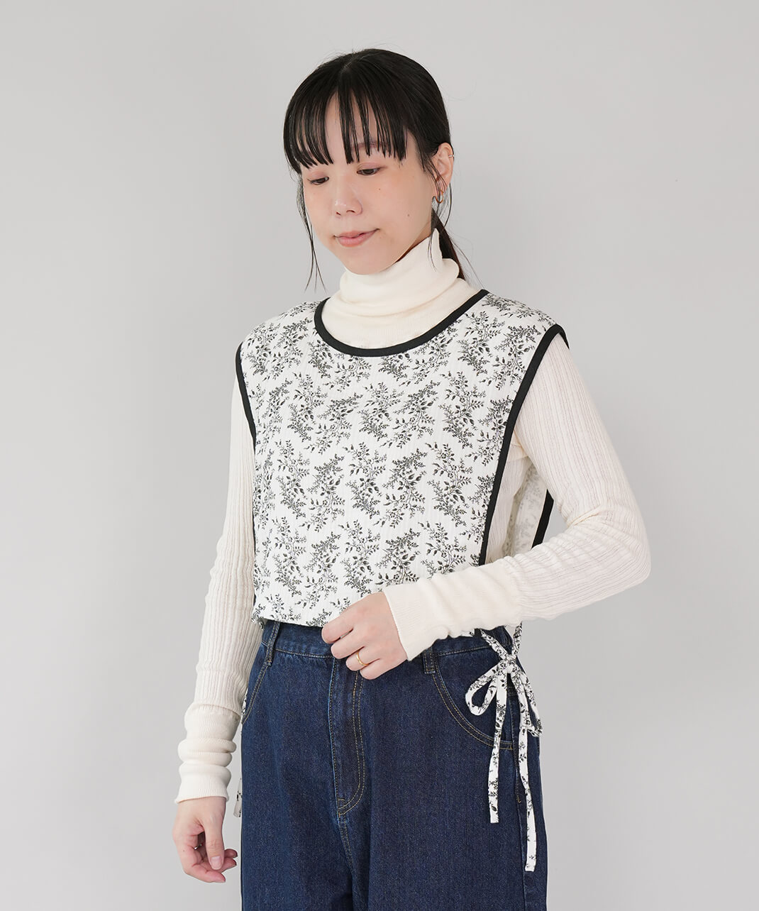 mumokuteki ちくちくしないタートルネックカットソー　アイボリー　着画
