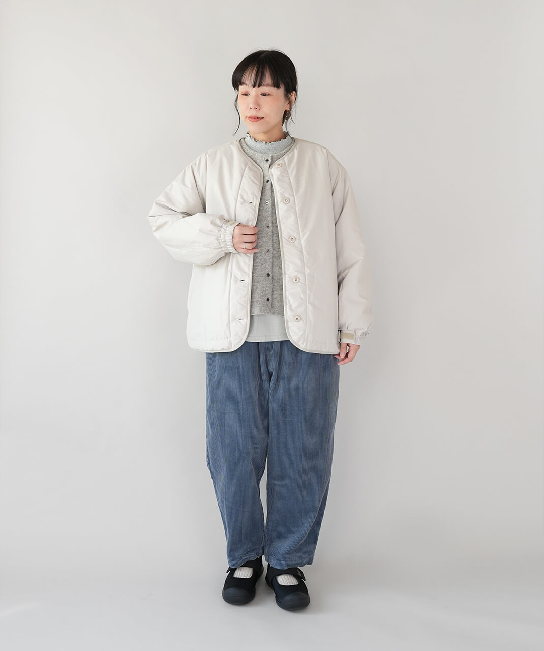 ista-ire×mumokuteki太畝コーデュロイ生地のistaパンツ　ブルー　コーデ