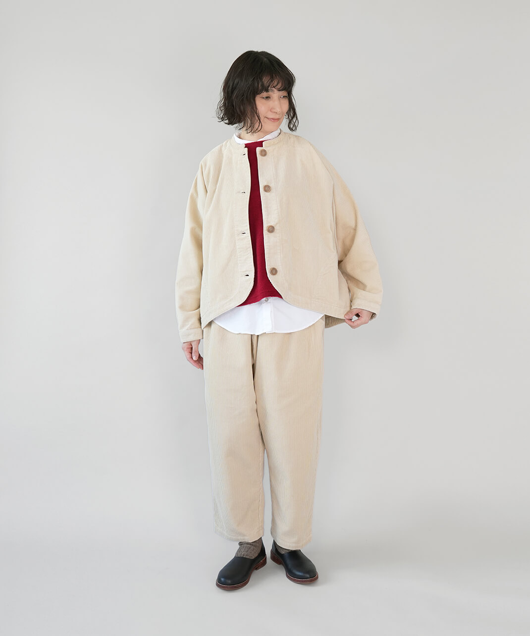 ista-ire×mumokuteki太畝コーデュロイ生地のistaパンツ　アイボリー　コーデ