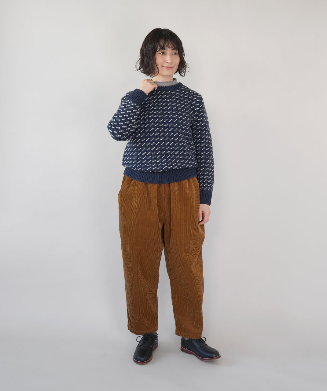 ista-ire×mumokuteki太畝コーデュロイ生地のistaパンツ　キャメル　コーデ