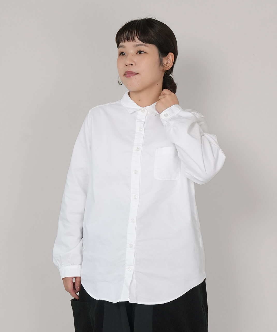 mumokuteki　みんなの定番いつものオックスシャツ　ホワイト　着画